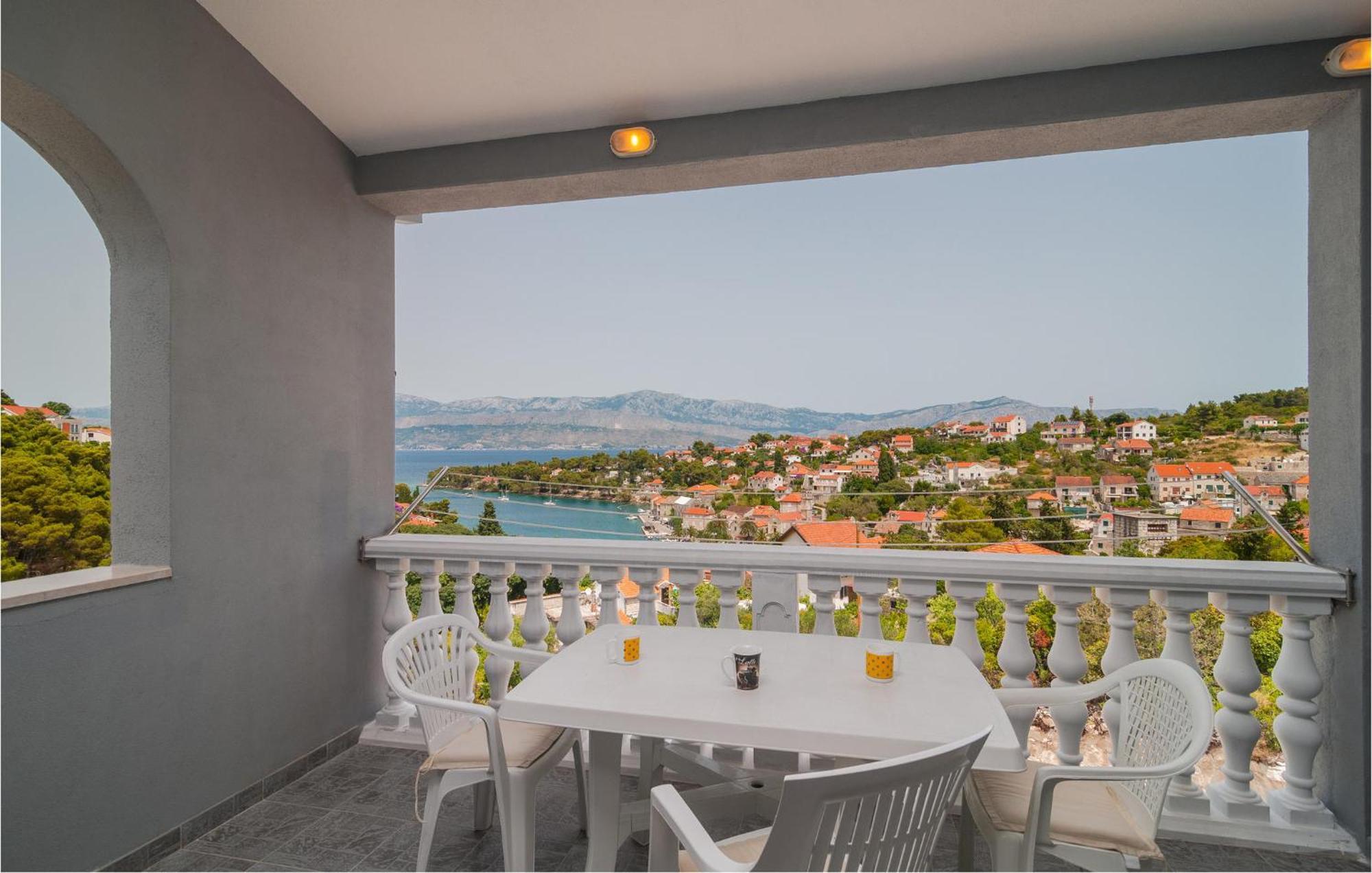 Gorgeous In Supetar-splitska With Wifi Appartement Splitska